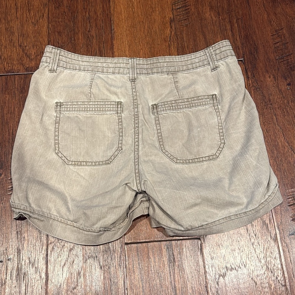 Size 4 Sonoma Women's Cargo Shorts - Light Tan - Picture 3 of 9